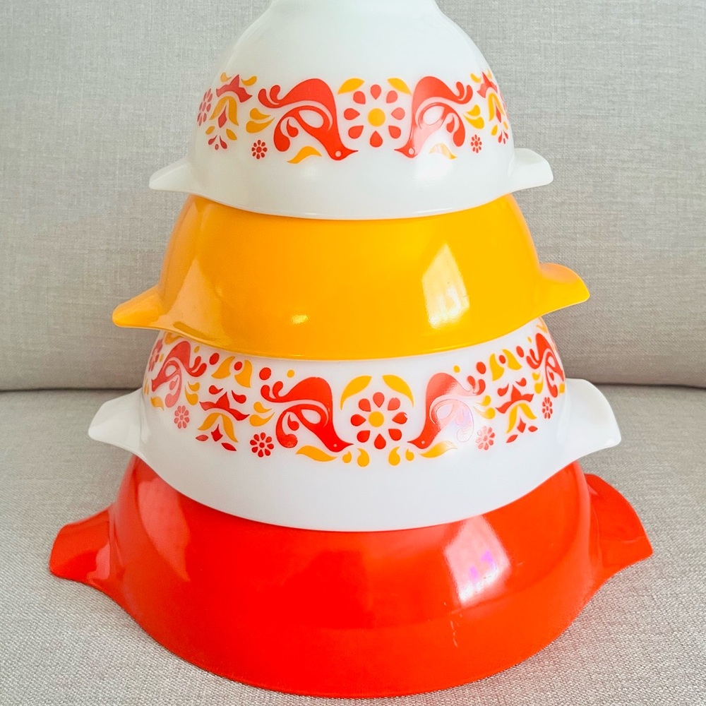 Vintage Friendship Cinderella Pyrex bowl set